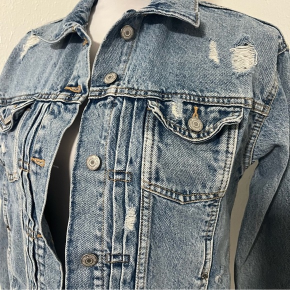 Old Navy Juniors Size Small Distressed Light Wash Trucker Jean Jacket EUC - Picture 2 of 8